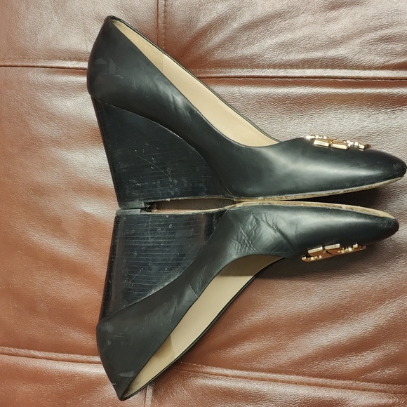 Tory Burch Black raleigh Logo Leather Wedge Pumps Size 9 - Picture 7 of 12